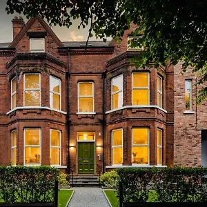  Apartment 5 Star - The Ulsterville Residences - Free On-site Parking
